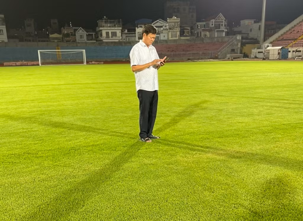 Trước trận đấu với Australia trên sân nhà Mỹ Đình của đội tuyển Việt Nam, AFC đã có nhiều ngày kiểm tra các điều kiện tổ chức của phía chủ nhà Việt Nam. Tương tự, nếu được đăng cai, sân vận động Lạch Tray phải đáp ứng được các yêu cầu về mặt cỏ, phòng chức năng, y tế, an ninh, các quy định phòng chống dịch theo nguyên tắc "bong bóng"…