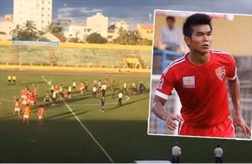 Ở giải hạng Nhì Quốc gia, sau khi để thua Phố Hiến 1-4 và không thể lên hạng Nhất 2019, một số cầu thủ của CLB Bà Rịa -Vũng Tàu đã đuổi đánh trọng tài. Những hình ảnh được chia sẻ khiến nhiều người sửng sốt. Bởi trong bối cảnh bóng đá Việt Nam đang lên chuyên nghiệp vẫn tồn tại những cầu thủ vô văn hoá, phi thể thao như vậy.