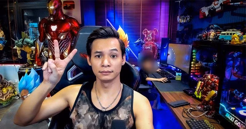 Biết được bản thân xuất hiện trong "Nhìn lại 2023", cùng với việc nhận ra admin mạng xã hội nhà đài theo dõi buổi stream của mình.