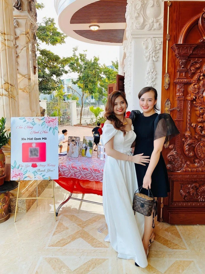 Không chỉ làm bảng treo ở đám cưới, chị còn chia sẻ mã này lên Facebook để bạn bè được biết.