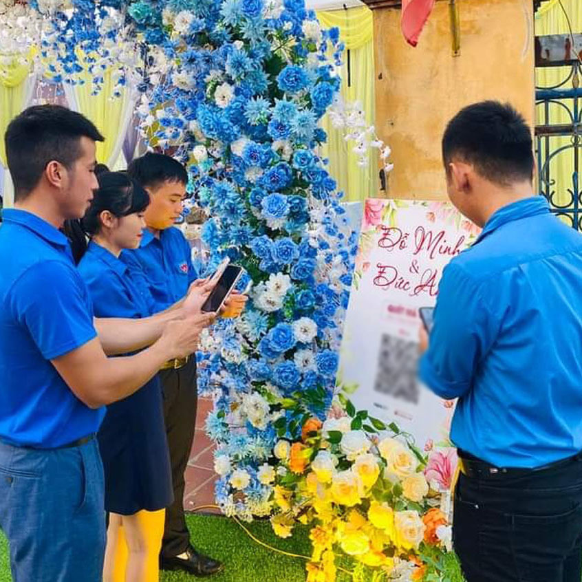 Theo chị Nga, số tiền mọi người chuyển qua quét mã QR rơi vào khoảng 10 triệu đồng. Nhờ phương pháp mới này, việc nhận và kiểm tra tiền trở nên dễ dàng, đơn giản hơn bao giờ hết.