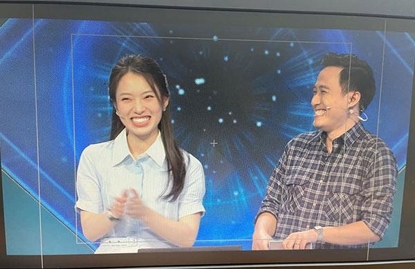 Đặc biệt, ánh mắt của Ngọc Huy khi nhìn Khánh Vy khiến dân mạng vô cùng thích thú. Chỉ sau ít giờ xuất hiện, bài đăng này đã nhanh chóng gây bão với hàng nghìn chiếc "còm" hài hước.