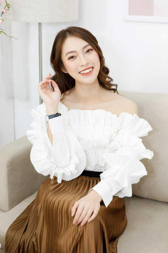 Khánh Vy (sinh năm 1999) vốn không còn là cái tên xa lạ với netizen Việt. Từ lâu cô nàng được xem là hình mẫu "con người ta" khi không chỉ xinh đẹp mà còn cực giỏi giang.