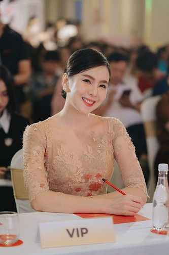 Hiện tại, nữ MC đã tìm được hạnh phúc mới. Không công khai danh tính người yêu nhưng cô cũng không ngại chia sẻ chuyện vui với khán giả.