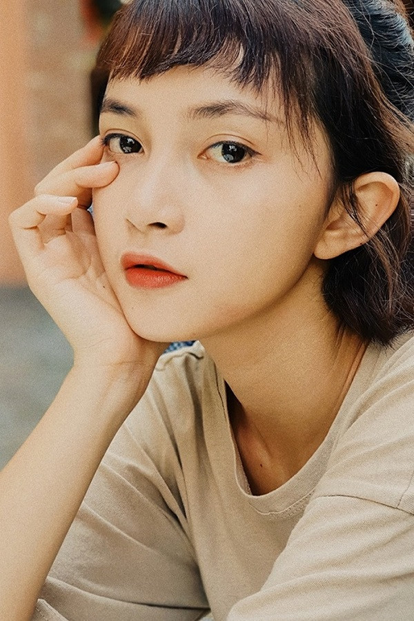 Mai Kỳ Hân có phong cách thời trang và gu ăn mặc không bị đóng khung vào một hình tượng nhất định. Ngược lại, cô nàng lại rất chịu khó thay đổi hình tượng để phục vụ cho công việc.