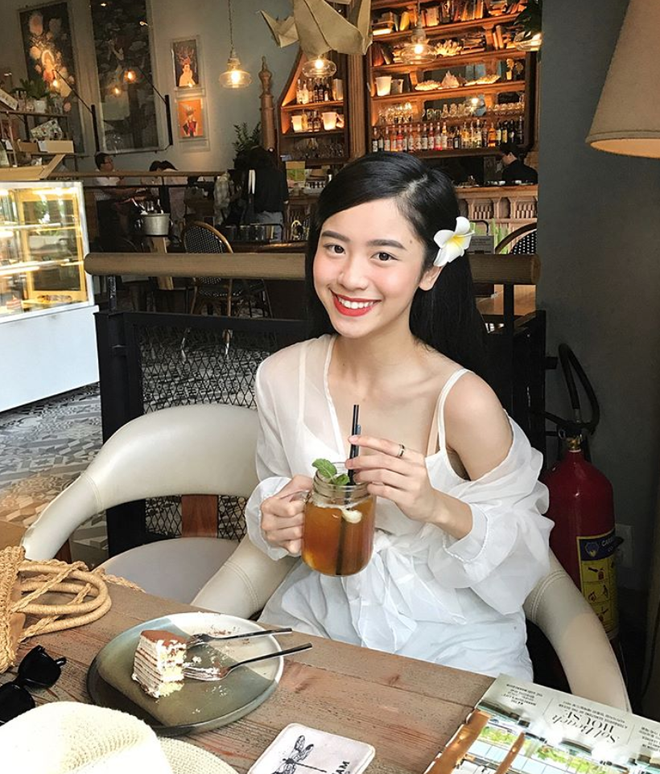 Cuộc sống đáng mơ ước của Hàn Hằng cũng khiến nhiều người ngưỡng mộ. Mới đây, cô nàng bị bắt gặp ra mắt nhà bạn trai là vlogger kiêm diễn viên điện ảnh Huyme.