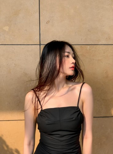 Ngoài ra, không ít netizen cũng bày tỏ cảm giác “sốc” và ngỡ ngàng vì Thu Thảo quá kín tiếng. Đáp lại những bình luận này, nữ tiếp viên hàng không Vietnam Airlines bày tỏ: “Ủa sao nhiều người sốc quá vậy”, “Mình không giấu chỉ là không khoe thôi”.