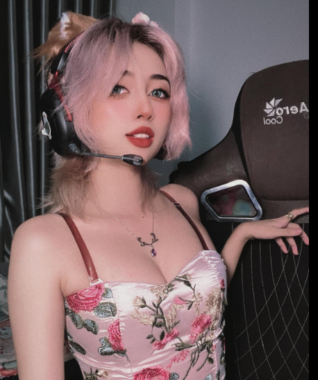 Ngay sau khi bộ ảnh được tung ra, cộng đồng fan đã bày tỏ sự yêu thích nhiệt tình. Các bình luận khen ngợi cho sự táo bạo, sáng tạo và tự tin của cô.