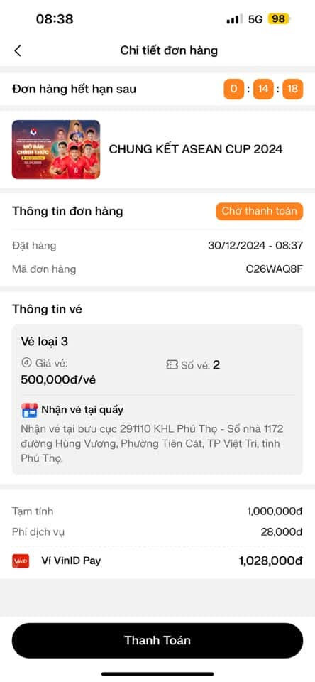 Anh Dương Quý (36 tuổi, Hà Nội) cho biết đã tải sẵn ứng dụng OneU từ ngay sau trận bán kết lượt đi, chuẩn bị sẵn sàng để săn vé chung kết AFF Cup. Sáng sớm ngày 30/12, anh vào ứng dụng nhưng liên tục bị báo lỗi.