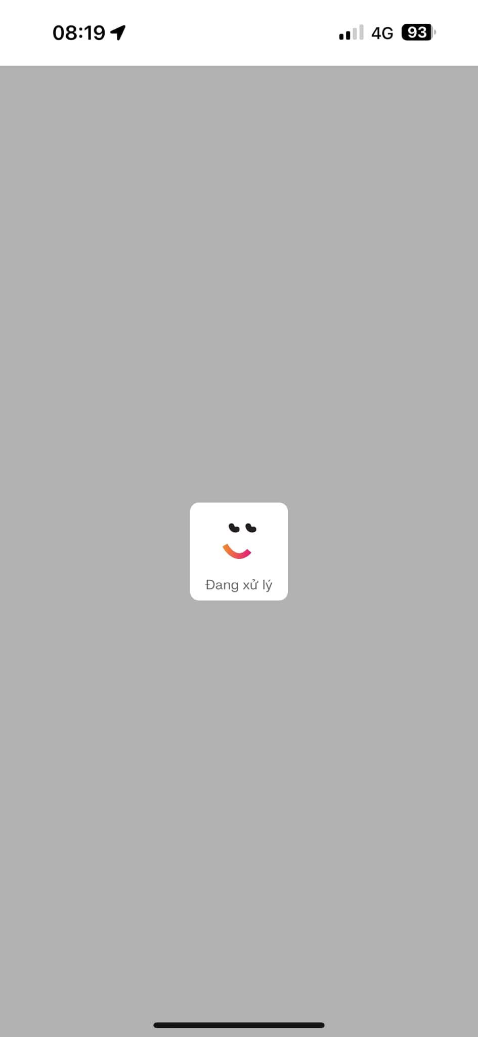 Một người hâm mộ khác khác cho biết khi nhắn tin phản ánh đến trang OneU trên Facebook thì được trả lời rằng “hiện tại đang có rất nhiều khách hàng truy cập ứng dụng nên hệ thống đang bị quá tải.