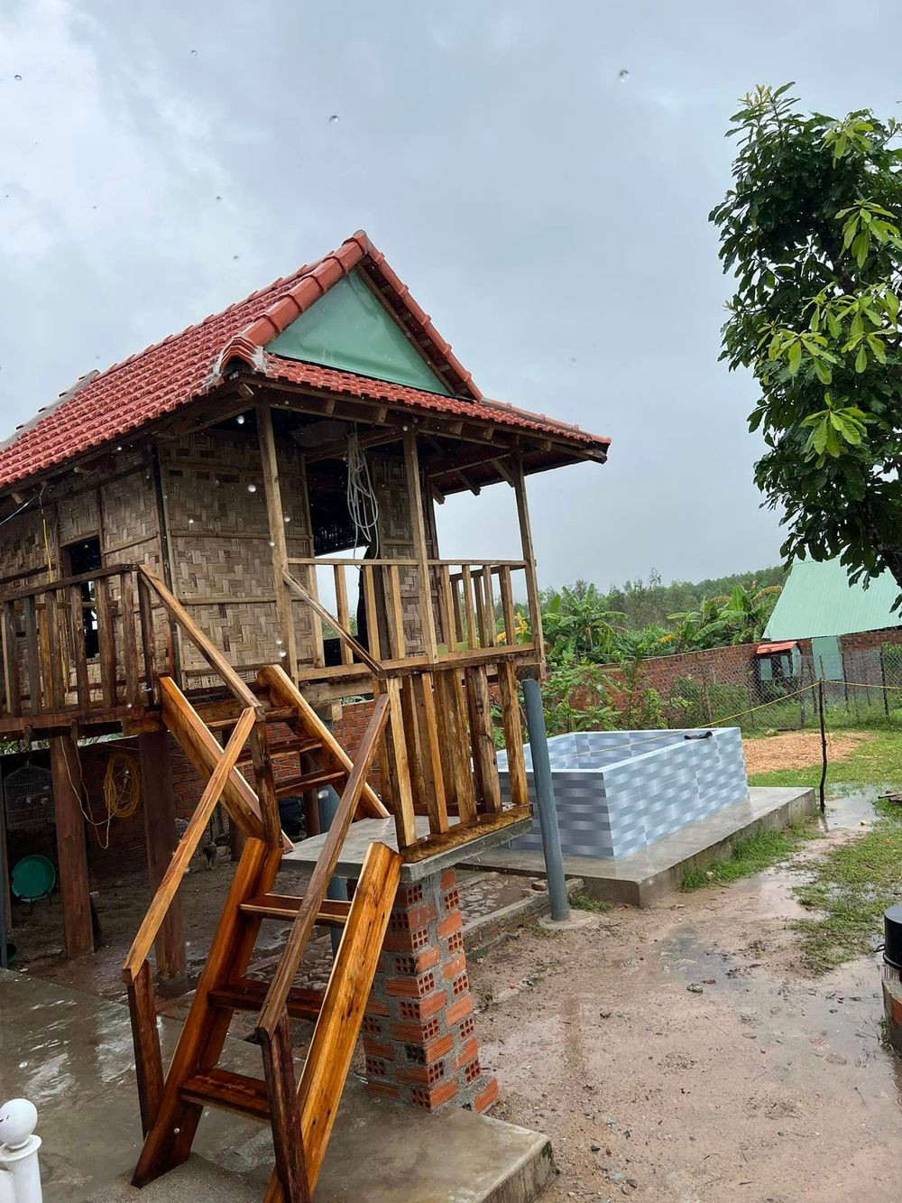 Dưới bài đăng này, Sô Y Tiết cũng để lại bình luận cho hay anh đã chuẩn bị sẵn sàng để đón thiên thần nhỏ chào đời: “Sẵn sàng đón nhóc cưng rồi vợ yêu”.