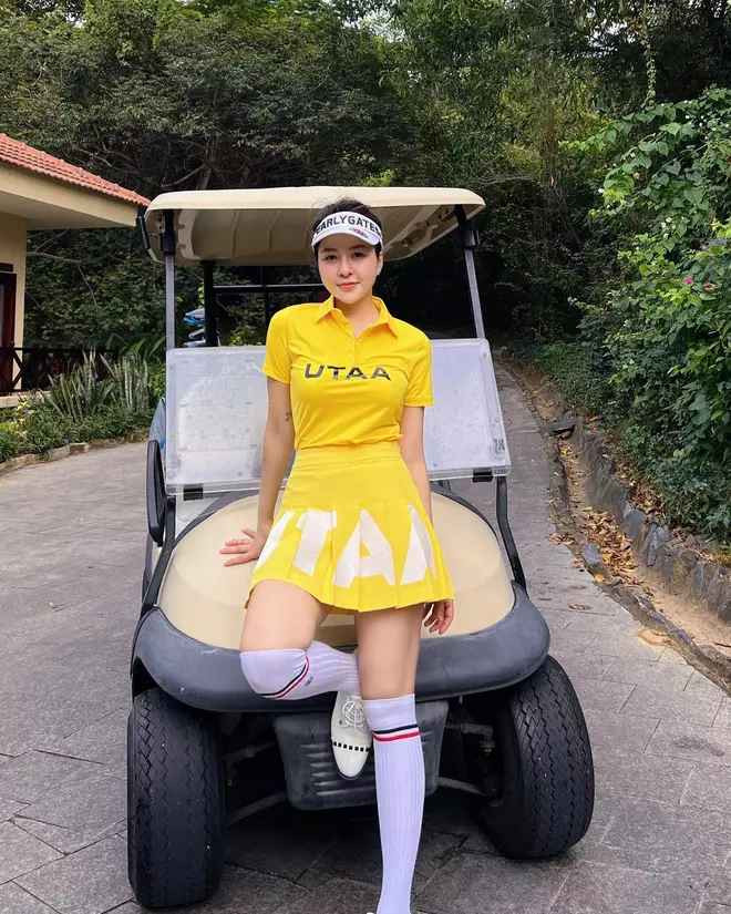 Trước những ý kiến quan tâm của dân mạng, người đẹp xứ Thanh sau đó lên tiếng phủ nhận. Cô tiết lộ đây là hôn lễ của chị gái mình.