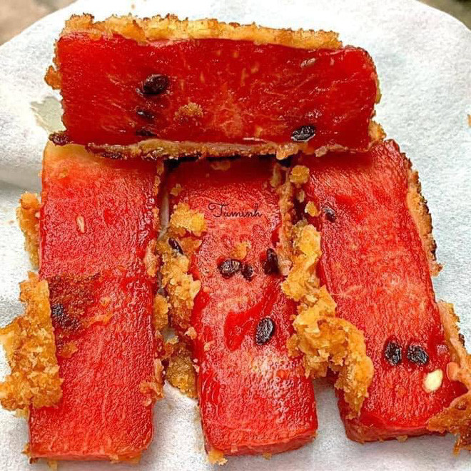 Tuy nhiên, món dưa hấu chiên xù chỉ nên thử một lần cho biết, dưa hấu ăn giòn lạnh vẫn là "chân ái".