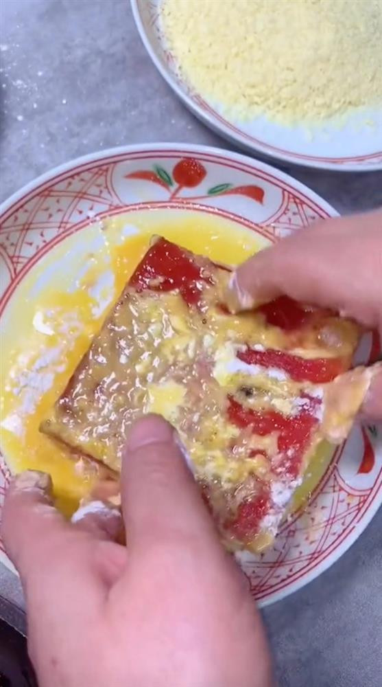 Nhiều ý kiến cho rằng chiên hay rán các loại hoa quả, đặc biệt là quả nhiều nước như dưa hấu thì nghe thôi đã thấy vô lý.