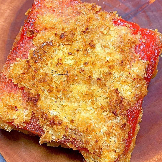 Q.N cho biết có đủ mùi vị mặn ngọt, lạ miệng, chiên lên vẫn giữ được độ giòn của miếng dưa hấu.