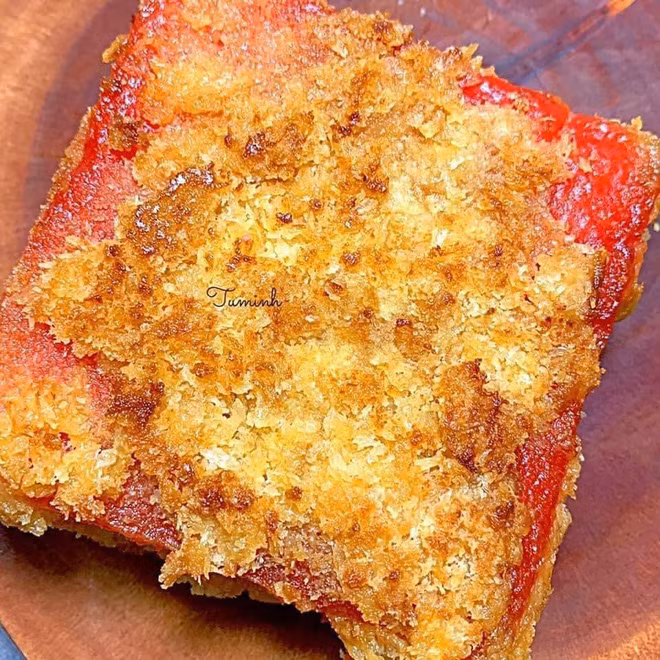 Q.N cho biết có đủ mùi vị mặn ngọt, lạ miệng, chiên lên vẫn giữ được độ giòn của miếng dưa hấu.