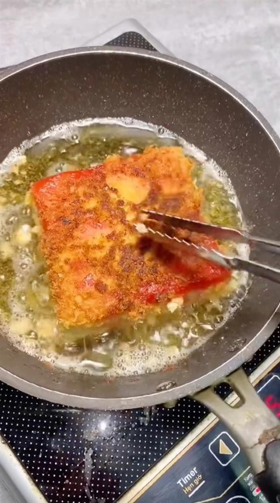 "Xin lỗi bạn viết bài, có thể mình hơi cổ hủ, nhưng những thứ như hoa quả... mình nghĩ hãy để nó có vị tự nhiên đúng với chất của nó hơn" hay "Bậc thầy nấu ăn, kẻ hủy diệt công thức, chúa tể sáng tạo, truyền nhân vua đầu bếp"... là những bình luận dân mạng để lại dưới bài viết của Q.N.