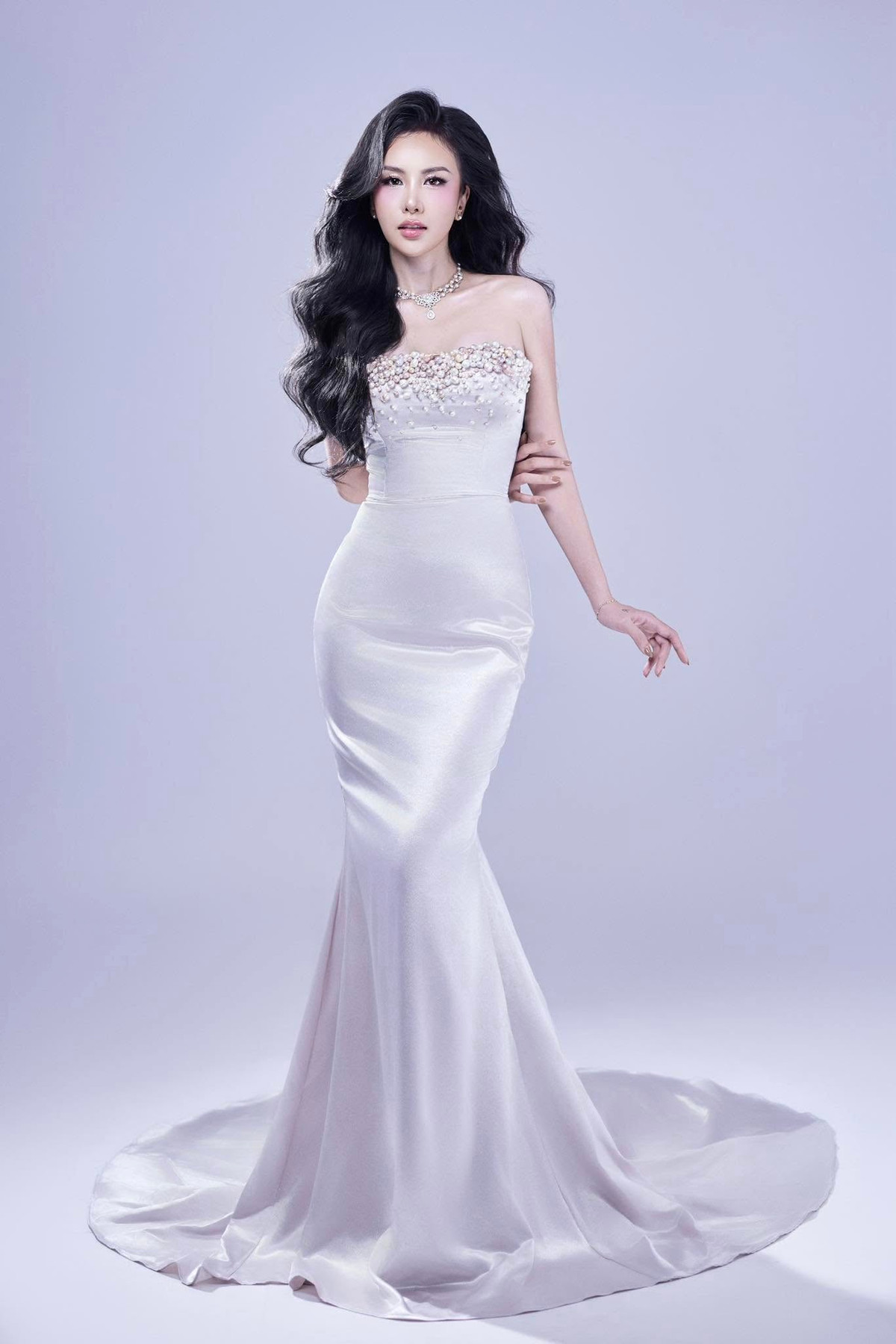 Theo chia sẻ của Đức Hải, cả hai quen biết qua mạng xã hội, dù cả hai chưa từng trực tiếp gặp mặt nhưng anh chàng đã “say nắng” cô gái hơn 4 tuổi vì tính cách, sự chân thành,...