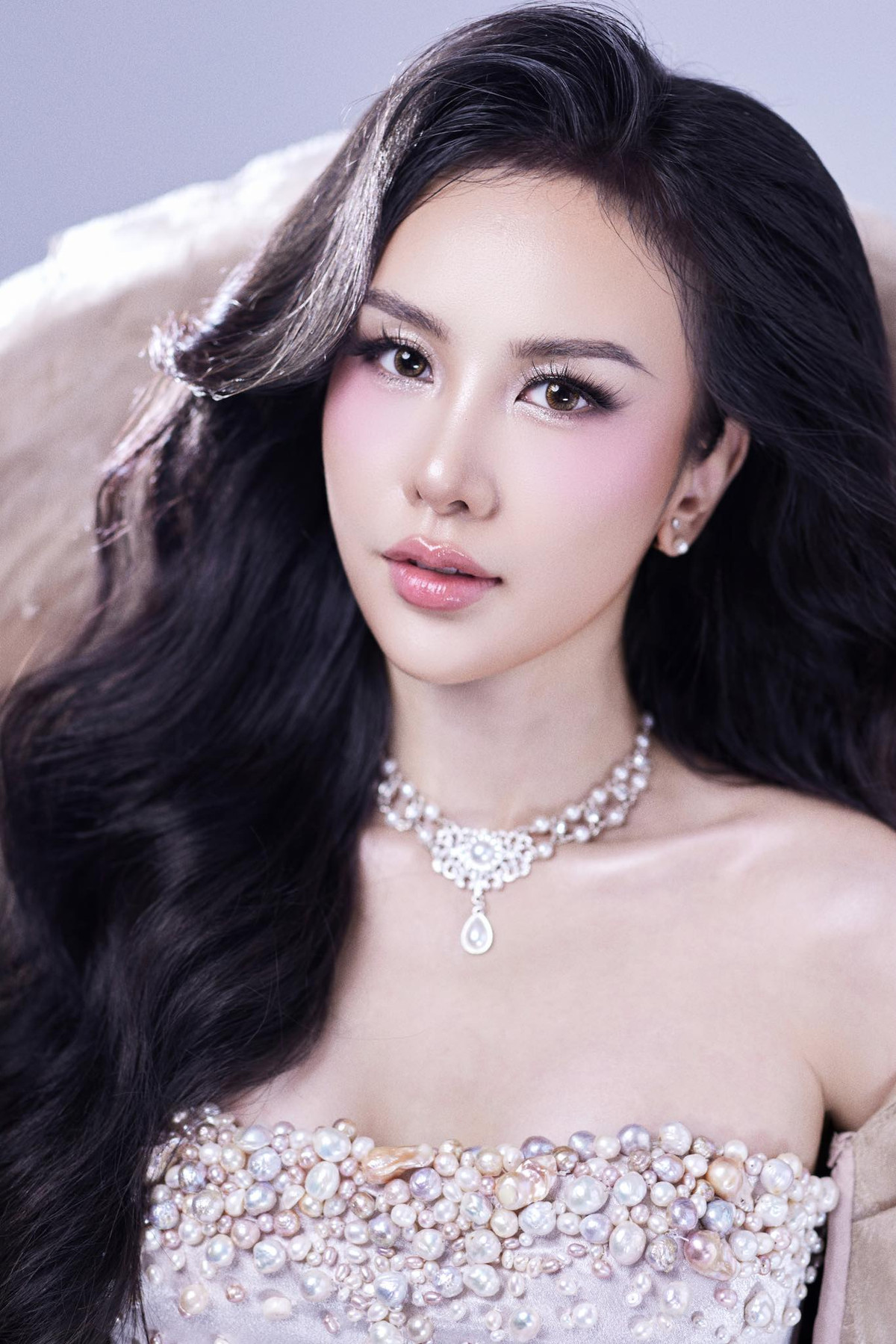 Jenna Anh Phương từng góp mặt trong nhiều cuộc thi nhan sắc. Thời gian gần đây, cô ghi danh vào Miss Cosmo Vietnam 2025.