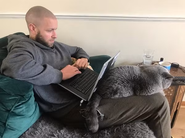 Để nâng cao hiệu quả làm việc, nhiều người đã bỏ chút thời gian chỉnh chu lại chỗ làm việc của mình sao cho gọn gàng, sạch sẽ và thoải mái nhất.