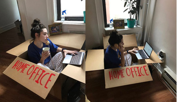 Nhiều người cho biết, không gian làm việc tại nhà có thể được thiết lập ngay trong phòng ngủ, phòng khách, bất kỳ vị trí nào trong nhà bạn cảm thấy thoải mái và có thể tập trung làm việc.