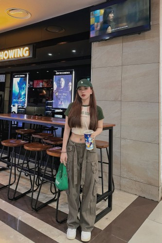 Trước khi được nhiều người biết đến là bạn gái Hoàng Đức, Gia Hân đã là một hot girl có hàng trăm nghìn người theo dõi trên mạng xã hội.