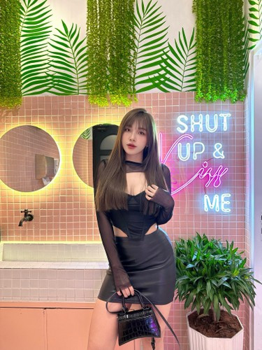 Gia Hân là một trong những nàng WAGs có phong cách và ngoại hình gợi cảm nhất bởi số đo 3 vòng nóng bỏng.