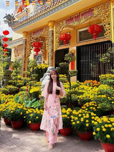 Trên mạng xã hội, Gia Hân để trạng thái mối quan hệ của mình là "Đính hôn". Tuy chưa có buổi lễ chính thức nhưng nhiều người hâm mộ ngầm hiểu cô và bạn trai là cầu thủ đội tuyển Việt Nam có tình cảm sâu đậm và đã tính đến chuyện xa hơn.