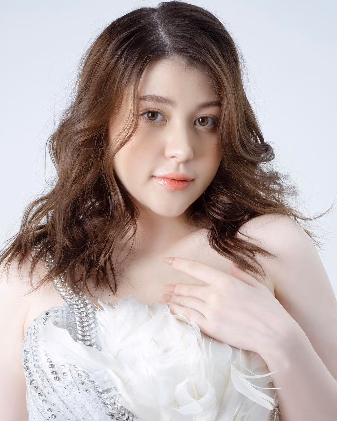 Ngoài ra, hot girl Sunna còn trở nên đặc biệt nhờ vẻ đẹp tròn đầy trong khi phần lớn các cô gái khác lại chọn mảnh mai.