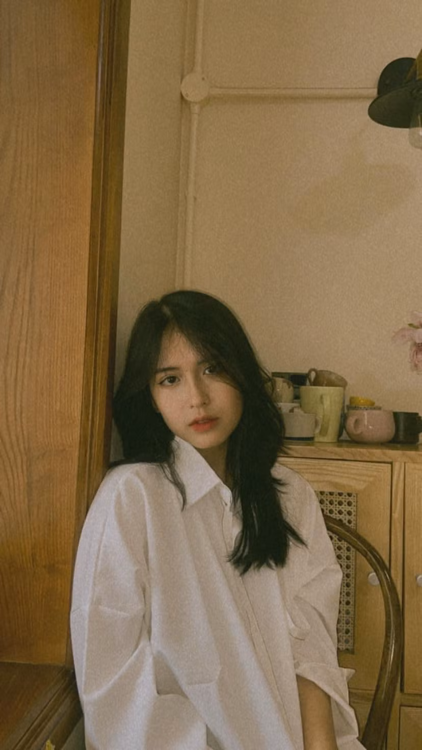 Cụ thể, Kim Ngân cho biết: "Thật ra mình chỉ đăng ảnh này lên story để khoe với bạn bè và mọi người theo dõi mình. Tuy nhiên có bạn đã cap lại và gửi cho page sau đó các page share lại của nhau. Vì vậy mà mình hơi bất ngờ nhưng mà cũng rất vui".