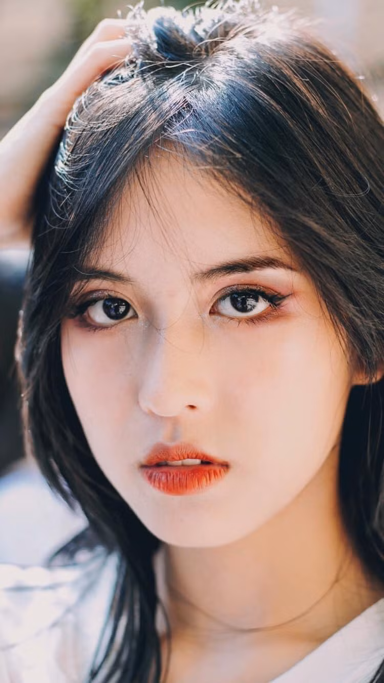 Sau khi bức ảnh chụp căn cước công dân của Kim Ngân được dân mạng truyền tay, cô nàng đã có những phát biểu đầu tiên.