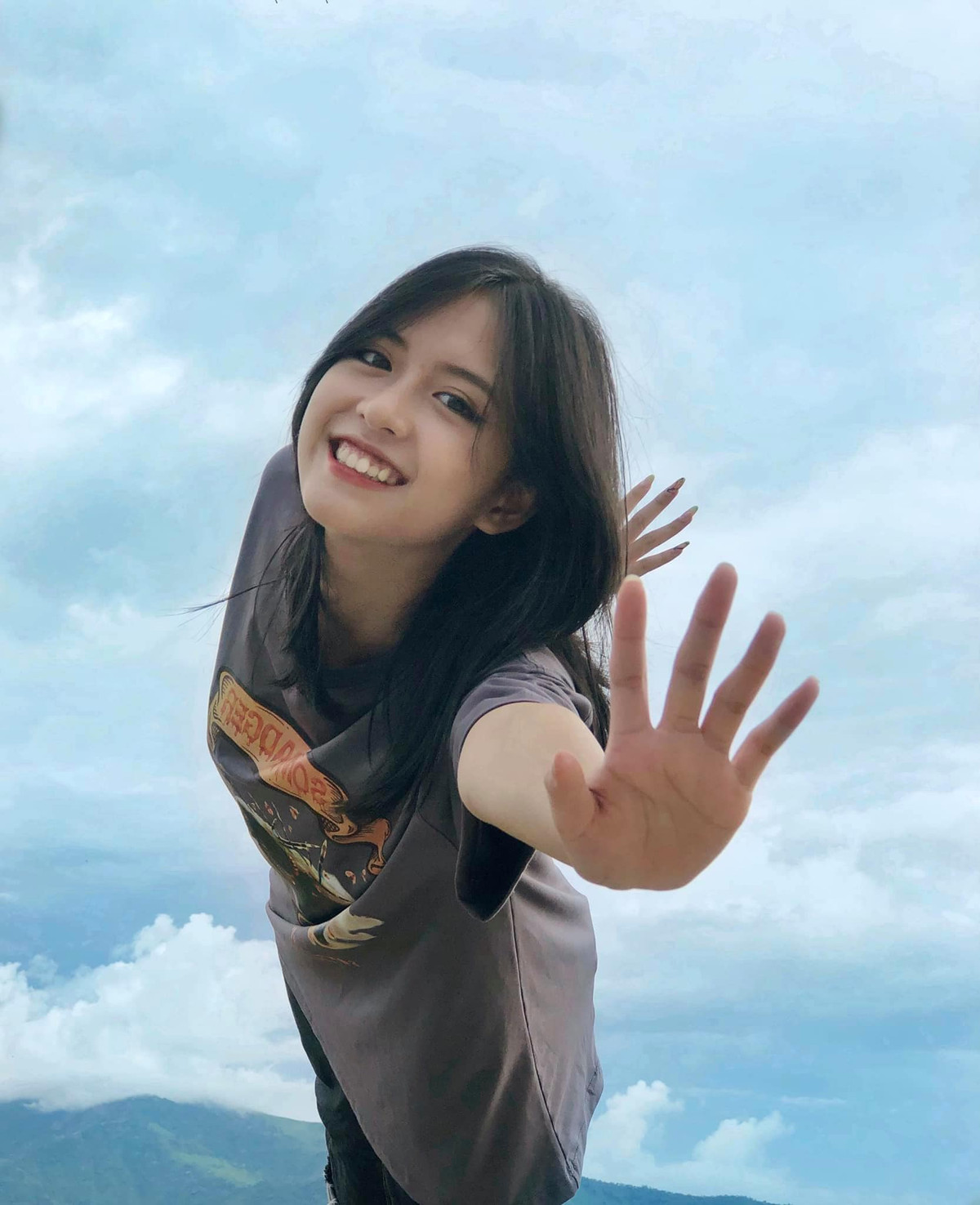 Được biết Kim Ngân có niềm đam mê với Kpop, đặc biệt là BLACKPINK và nhảy cover.