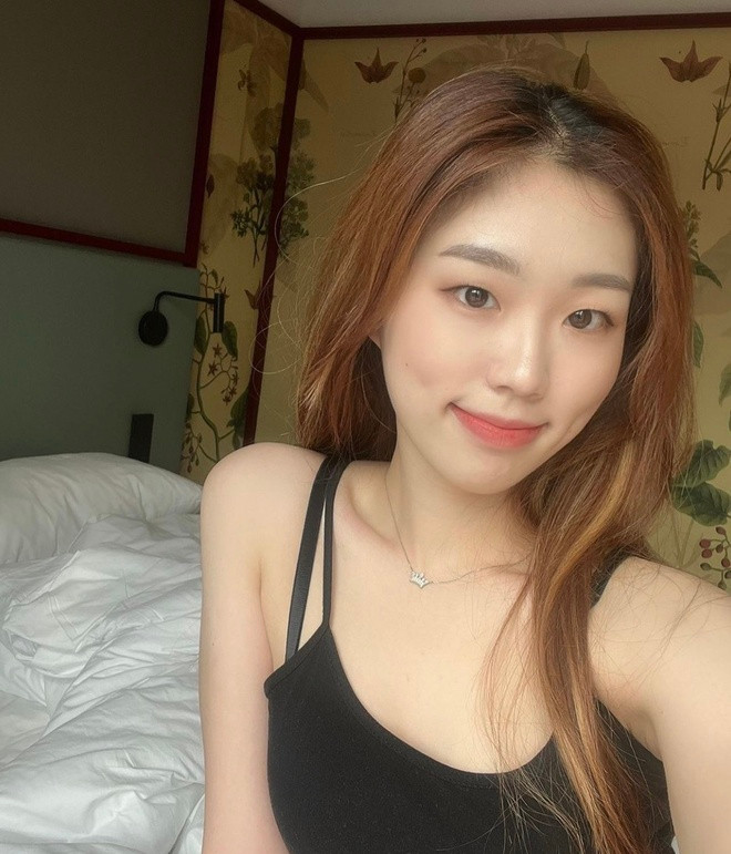 Từ bàn đạp thành công trong nước, người đẹp đặt mục tiêu vươn ra quốc tế. Cô nàng là á quân giải bóng 9 châu Á APF 2022 mở rộng, đạt vị trí thứ ba giải vô địch bóng 9 thế giới 2023 và mới nhất là vô địch Alfa Las Vegas Open 2023.