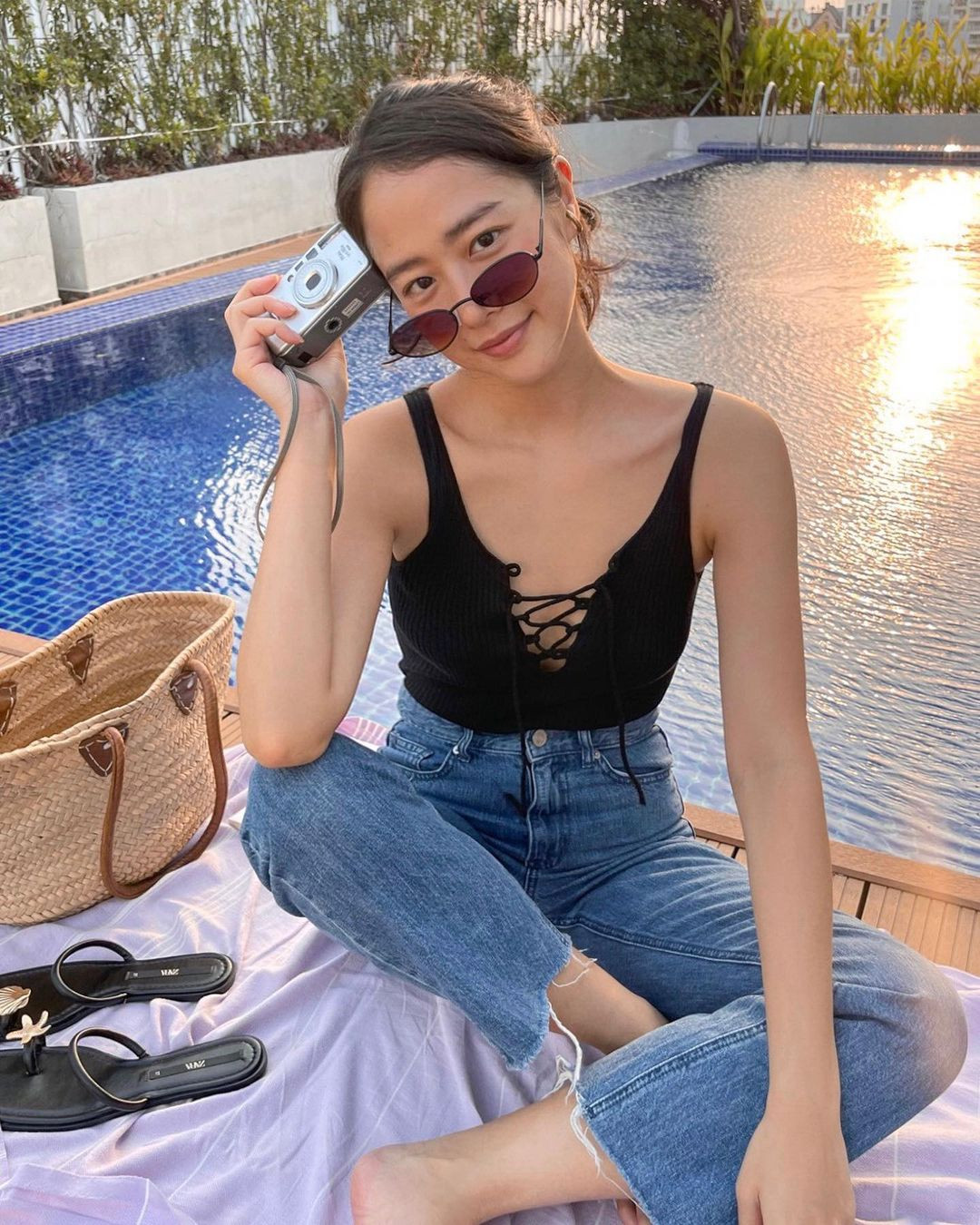 Amandine tâm sự trong một talk show: "Thật ra trước khi về Việt Nam, tôi nghĩ trong đầu là không bao giờ yêu trai Việt Nam hay trai châu Á. Đối với tôi, con trai châu Á giống mấy anh trai tôi nên tôi nói không thích, chỉ thích trai Tây thôi...