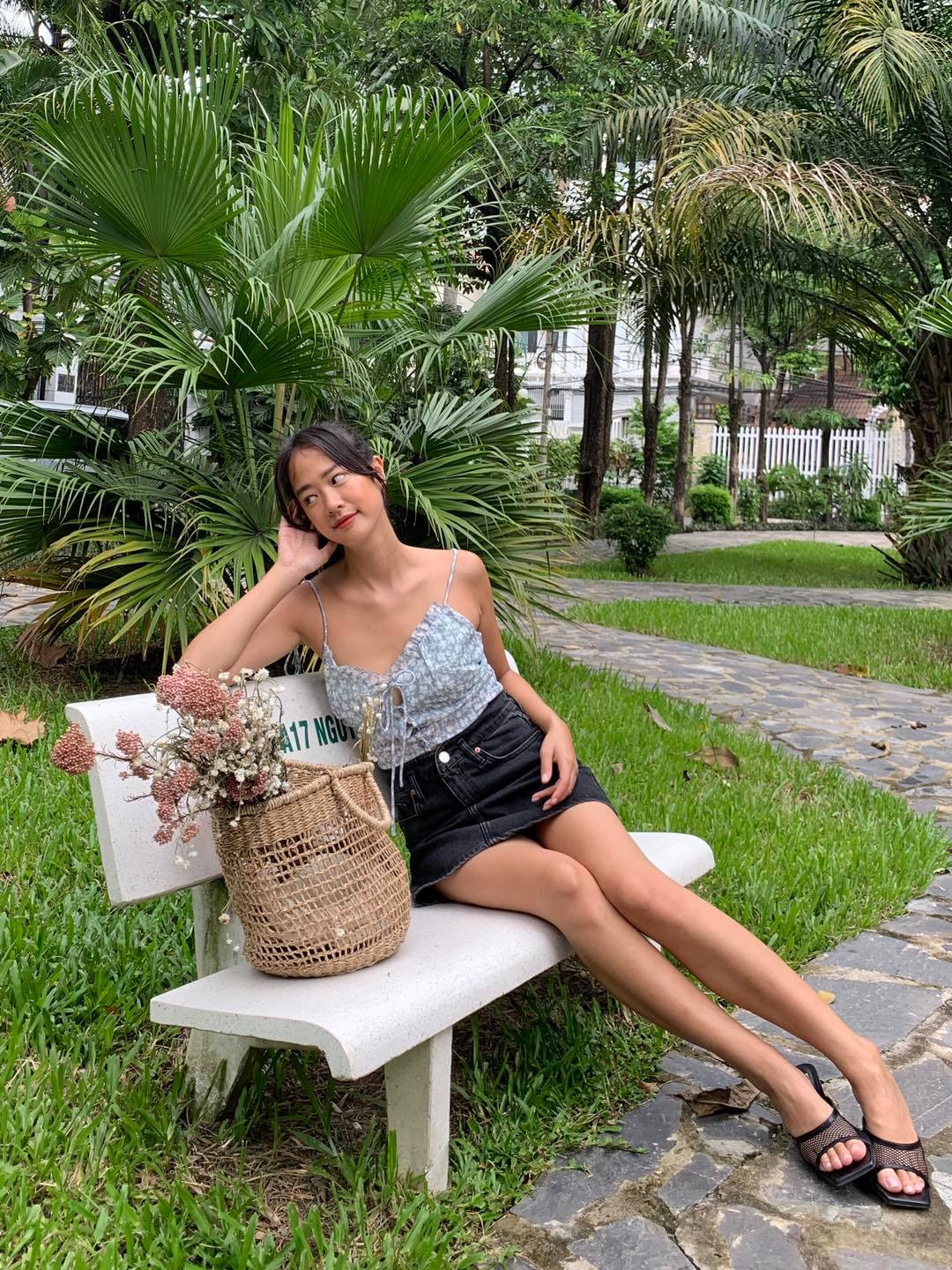 Nhưng khi về Việt Nam, tôi gặp mấy bạn trai người Việt Nam và thích luôn. Bây giờ tôi không thích người Tây nữa, thích người Việt Nam thôi". Bông hồng lai Việt - Pháp chia sẻ thêm.