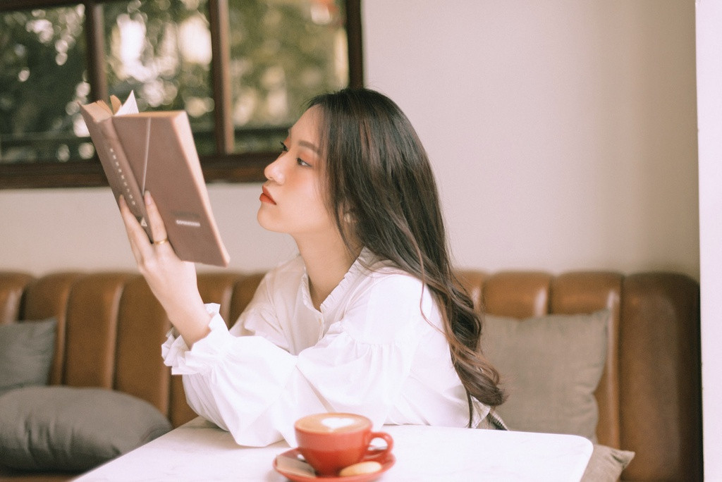 Khánh Vy hiện là sinh viên năm cuối ngành Chính trị Quốc tế và Ngoại giao (Học viện Ngoại giao).