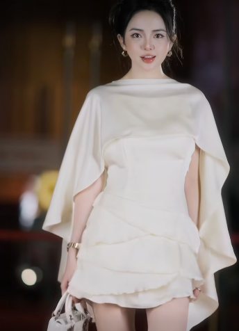 Cô nàng còn tâm sự rằng: "Chỉ là em chưa có sự chuẩn bị và tạo dáng thôi. Chứ đây mới là đúng em My nè".