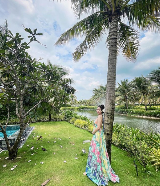 Dù đang bầu ở tuần 33 những nhìn Lê Loan không ai nghĩ vậy bởi vóc dáng cô nàng cực chuẩn.