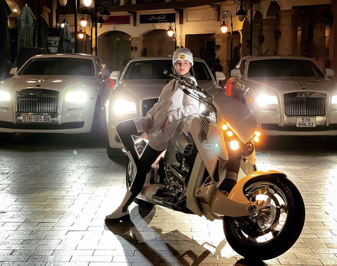 Bởi lẽ Lê Loan vẫn xinh, vẫn rạng rỡ và mặn mà như thời con gái vậy.