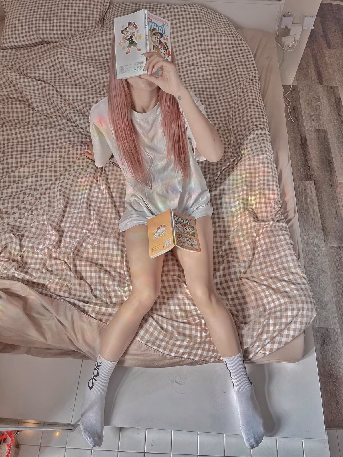 Khoe vòng 3 căng tràn, khi lại khéo khoe vòng eo con kiến nhỏ xíu, lúc lại khoe vòng 1 đến "ná thở" khiến dân mạng không khỏi xao xuyến trước Lê Bống.