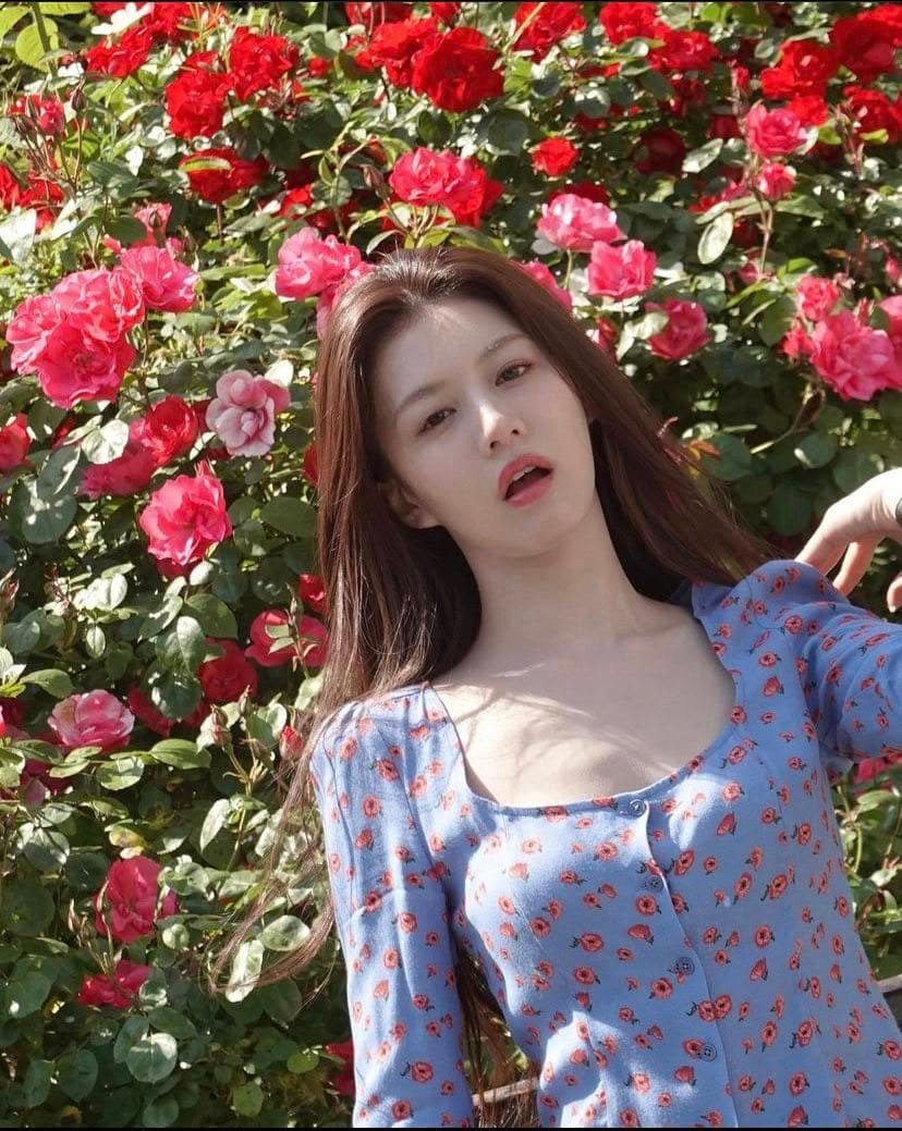 Sự thay đổi này ban đầu vấp phải không ít tranh cãi từ người hâm mộ. Tuy nhiên, nhờ diễn xuất tinh tế, thần thái quyến rũ và cách xây dựng nhân vật mang chiều sâu mới mẻ, Go Yoon Jung đã thuyết phục được cả khán giả lẫn giới chuyên môn.