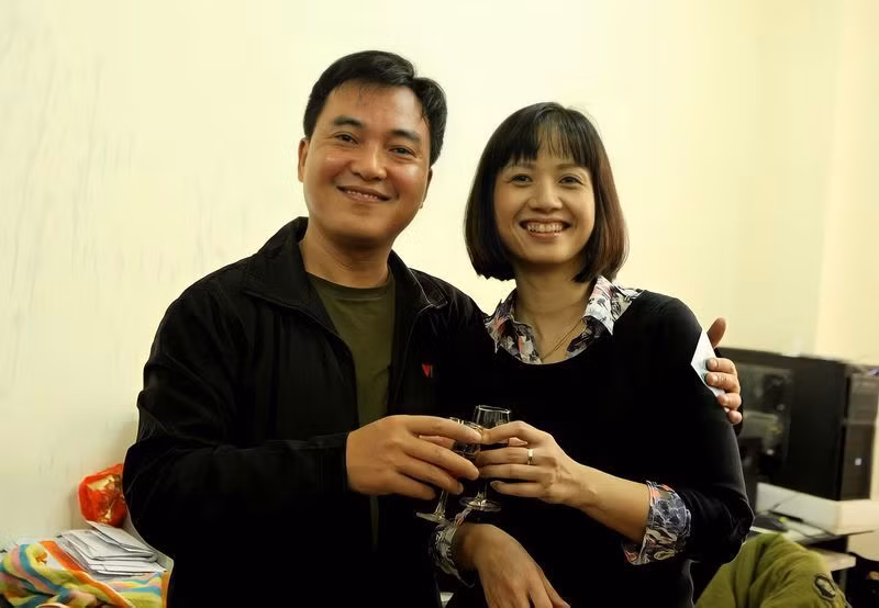 Dù sở hữu khả năng làm truyền hình đỉnh cao nhưng ít ai biết rằng nữ MC không trải qua đào tạo chuyên nghiệp ở lĩnh vực này. Cô đến với truyền hình hoàn toàn bằng chữ "duyên" bởi Tùng Chi vốn tốt nghiệp chuyên ngành kinh tế.