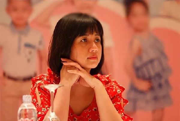 Mặc dù là nữ MC, BTV nổi tiếng nhưng Tùng Chi lại không sử dụng mạng xã hội. Cô cũng không thích xuất hiện trên báo và chưa từng nhận lời phỏng vấn.