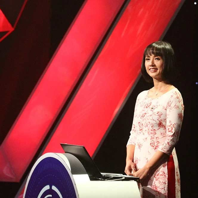 Ngoài vai trò người dẫn chương trình, Tùng Chi còn là đạo diễn sản xuất chương trình này.