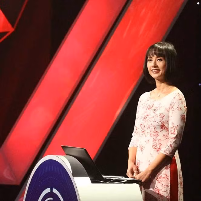 Ngoài vai trò người dẫn chương trình, Tùng Chi còn là đạo diễn sản xuất chương trình này.