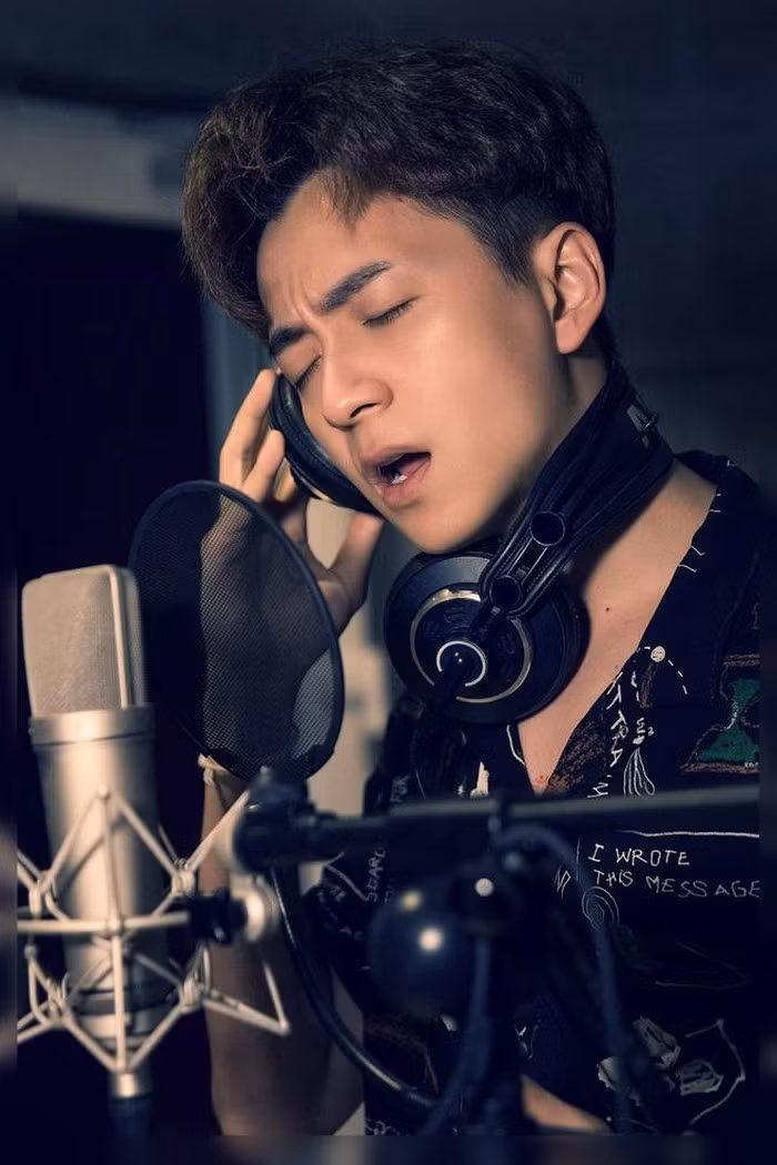 Vi sao Ngo Kien Huy xin loi nguoi yeu cu Khong Tu Quynh trong MV moi?-Hinh-2