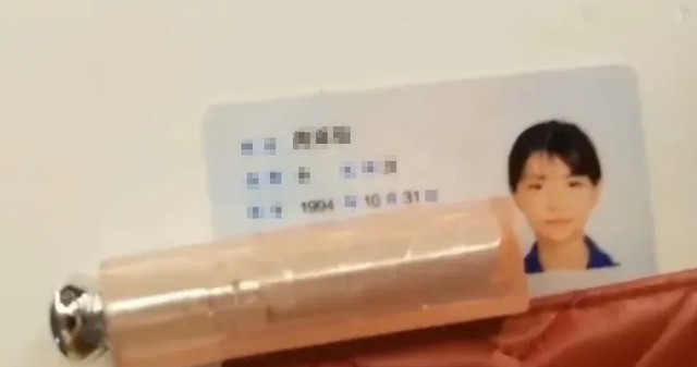 Hình ảnh thẻ căn cước của hot girl Esports là Chu Thục Di bất ngờ bị “lộ” trên MXH. Ngay lập tức netizen phát hiện ra nhan sắc thực tế của nữ caster có phần khác biệt so với vẻ lung linh thường thấy trên sóng livestream hay những bức ảnh được chỉnh sửa kỹ lưỡng.