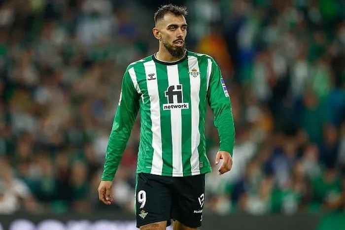 Theo Mundo Deportivo, đây là lần đầu tiên kể từ năm 1994, chân sút nội tốt nhất tại La Liga không được lên tuyển Tây Ban Nha dự World Cup. Ở mùa này, Iglesias đã ghi 8 bàn cho Betis, thành tích chỉ sau tiền đạo người Ba Lan, Robert Lewandowski.