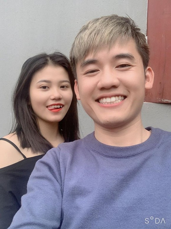 Ngay lập tức, bên dưới phần bình luận trong clip, rất nhiều người đã đặt ra câu hỏi, tò mò rằng không hiểu liệu nhân vật ấy có thật sự là con gái của bà Tân Vlog không?