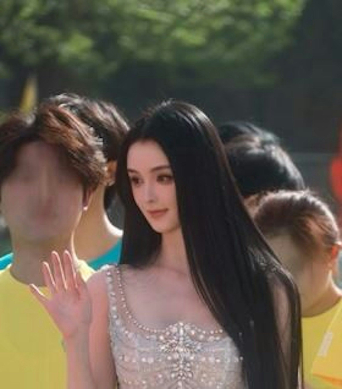 Sự nỗ lực phi thường và hành trình chinh phục ước mơ trong im lặng của Trần Nguyệt mới là điều khiến cộng đồng mạng thật sự phải nhìn lại. Cô không chỉ đẹp về ngoại hình mà còn đẹp bởi sự sâu sắc và hiểu biết.